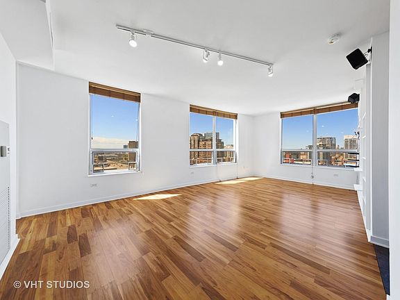 4th image of 330 W Grand Ave APT 1504