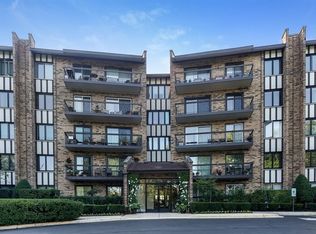 501 Lake Hinsdale Dr APT 505, Willowbrook, IL 60527