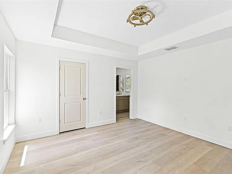 320 Kenora Dr — Photo 15