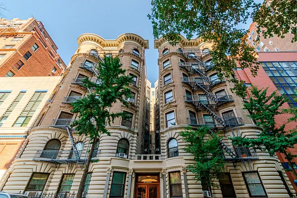 Sold by Bond New York | media 8
