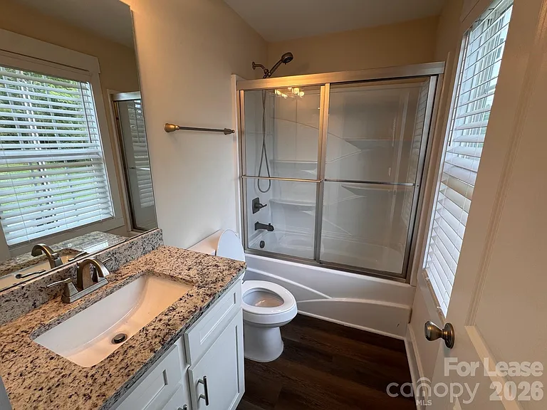 516 Beacon St — Photo 9