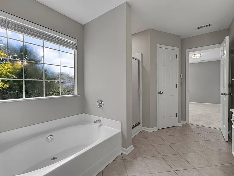 128 Clarendon Cir — Photo 31