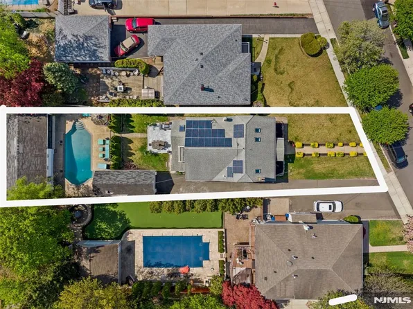 232 Webster Ave, Lyndhurst, NJ 07071