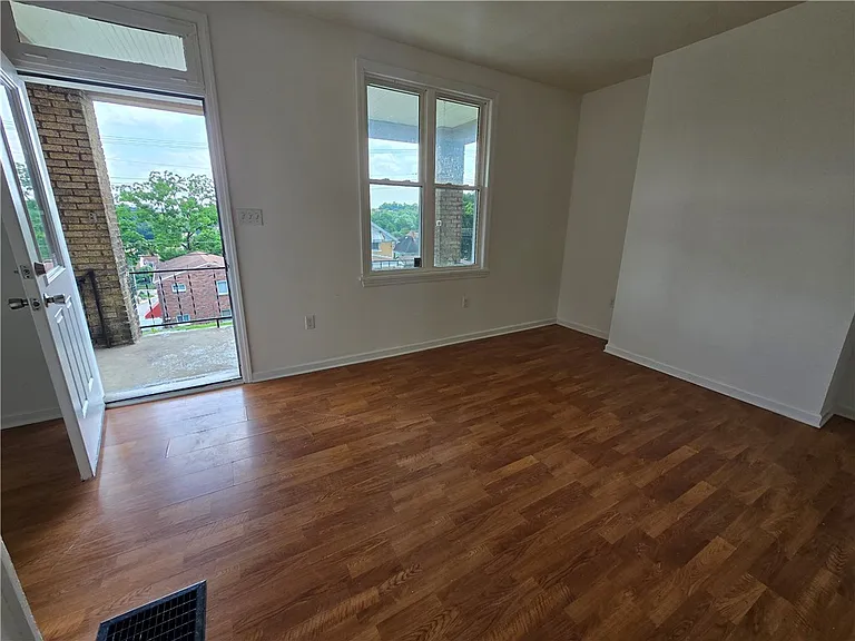 1602 Fallowfield Ave — Photo 7