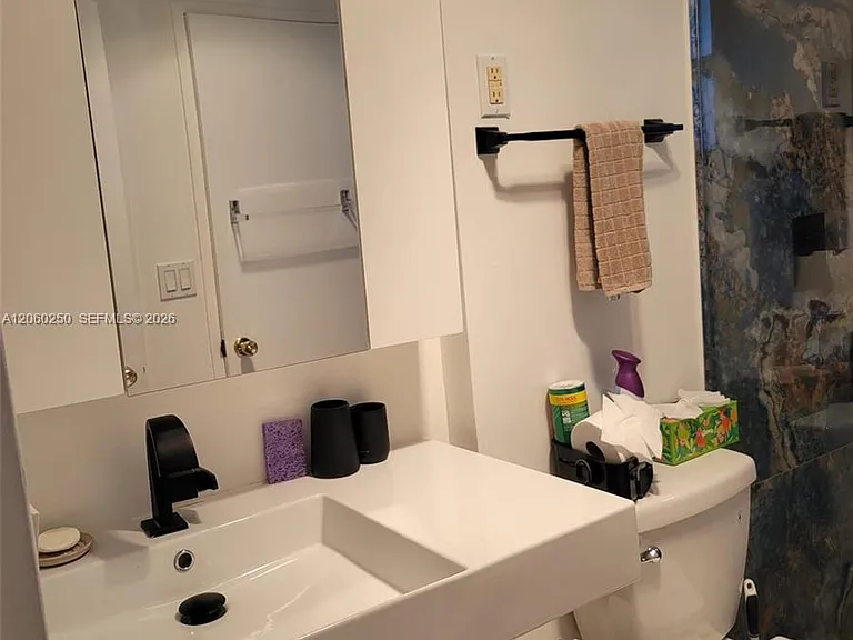 220 Kings Point Dr #606 — Photo 13