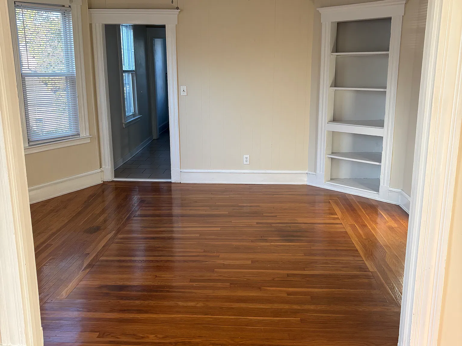 3 bed, 1200 sqft, $2,100 — Photo 4