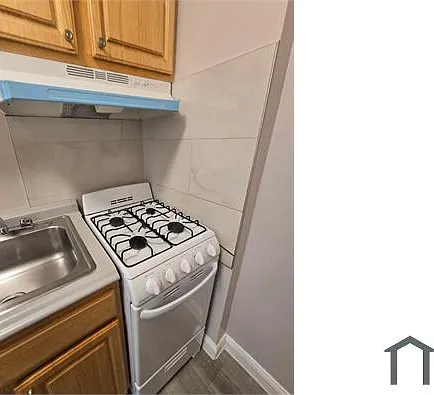 124 Central Ave — Photo 3