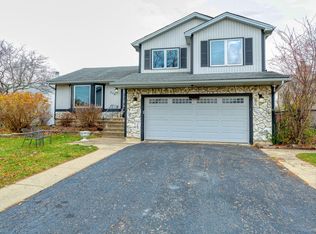 759 Schooner Ln, Elk Grove Village, IL 60007