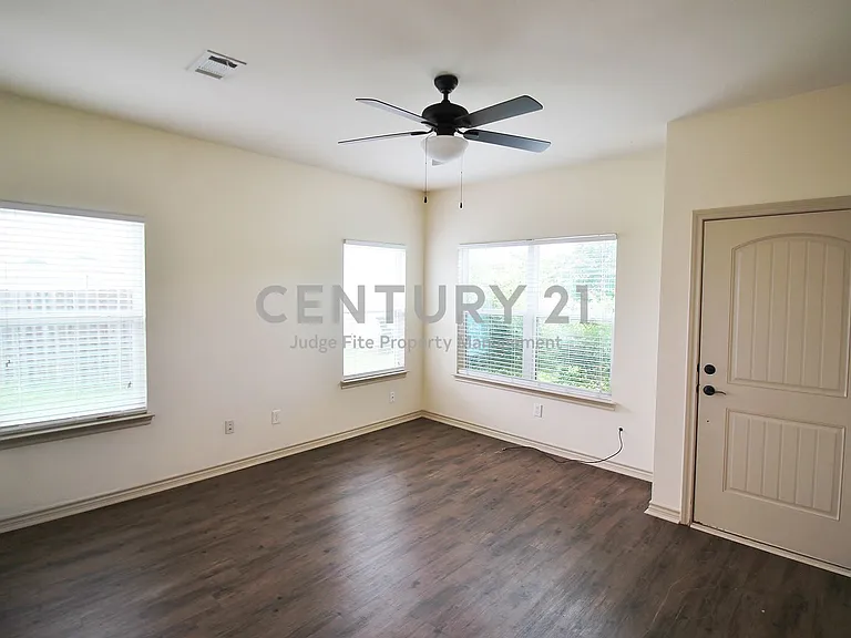 112 Bridle Ct — Photo 2