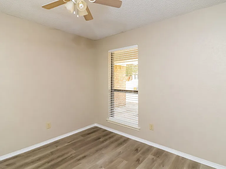 721 Owens Dr — Photo 14
