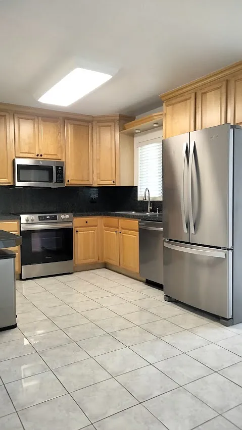 3 bed, 1320 sqft, $2,200 — Photo 3