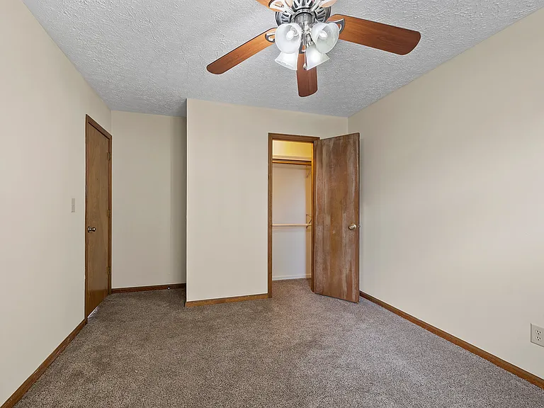 3749 N Pickwick Ave — Photo 23