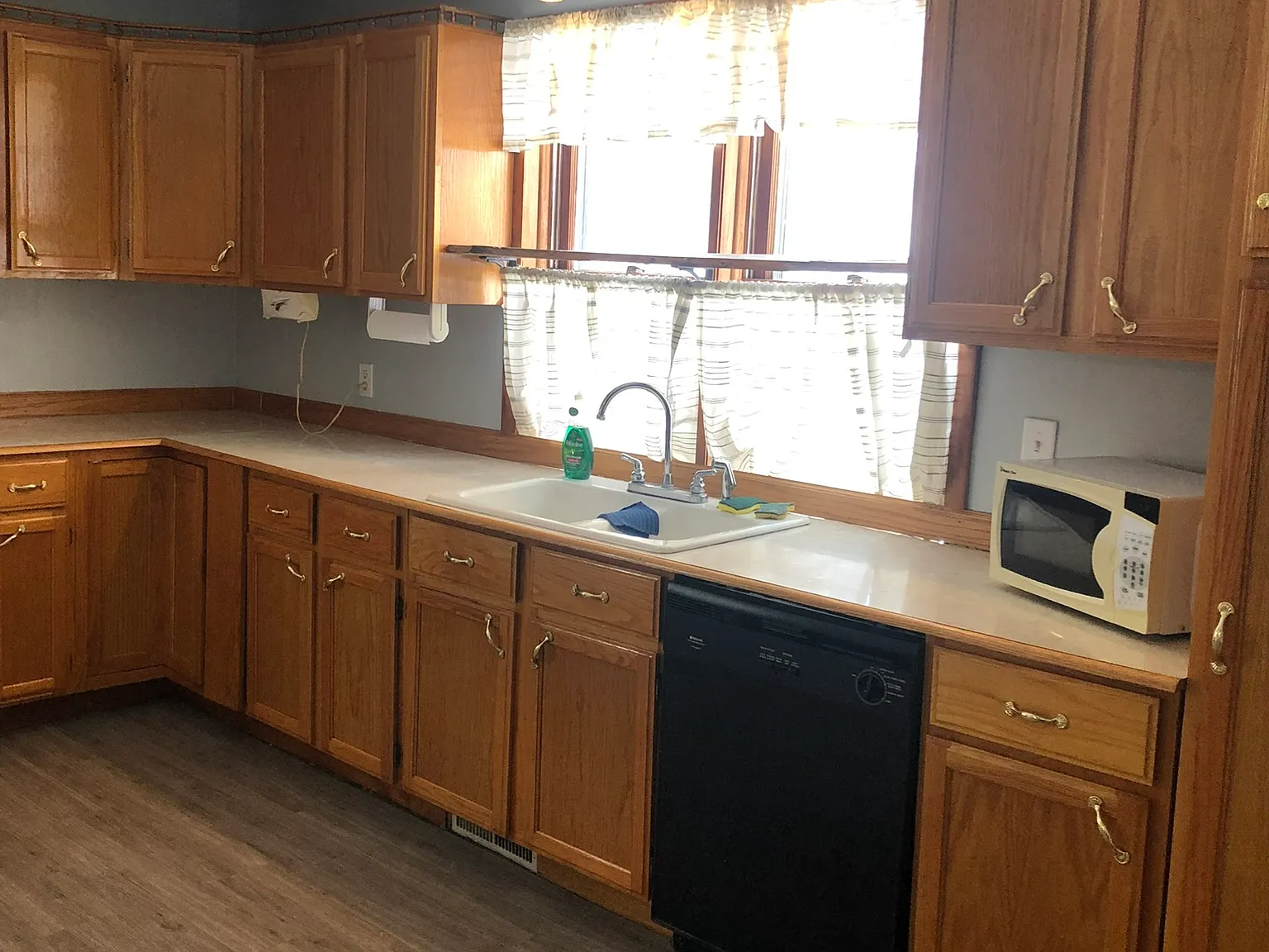 5 bed, 2048 sqft, $1,500 — Photo 2