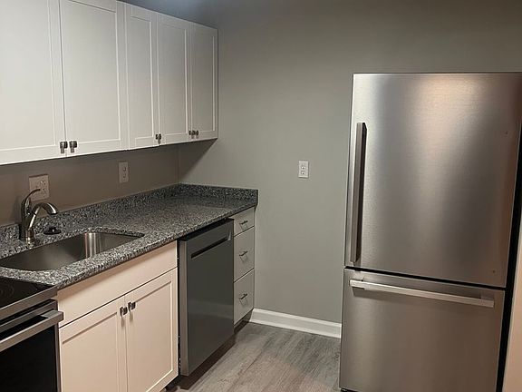 5th image of 812 Burwind Ct #1