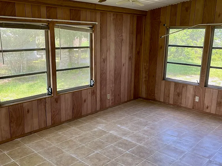 413 Pine Tree Ln — Photo 16