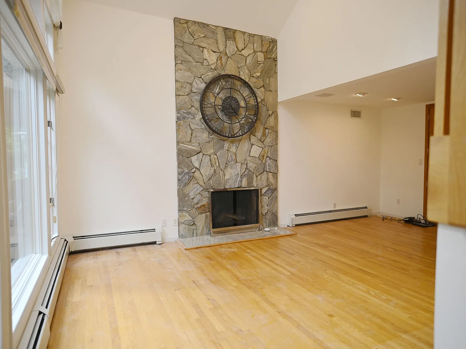 3 bed, 3280 sqft, $6,900 — Photo 4