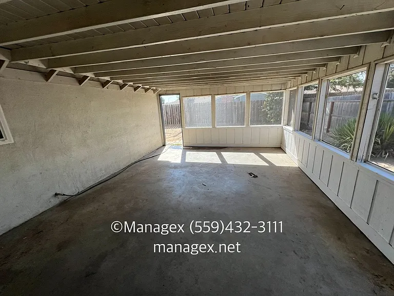 4575 N Lafayette Ave — Photo 12