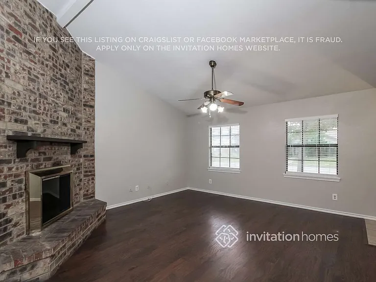 1325 Clearview Dr — Photo 2