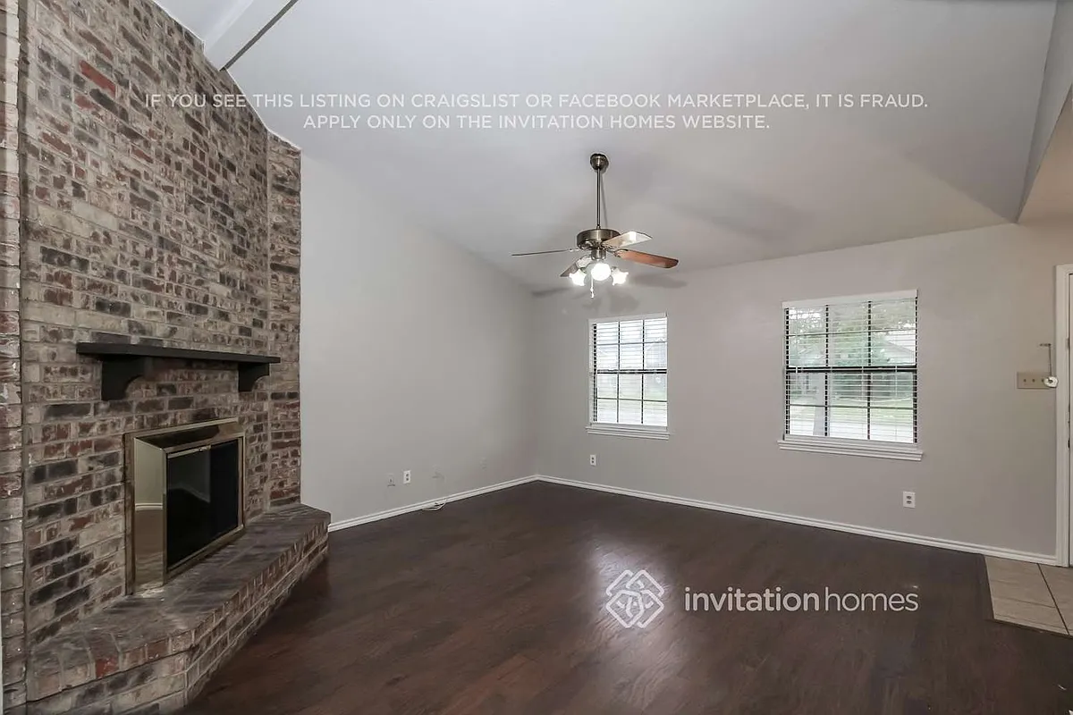 Building Photo - 1325 Clearview Dr
