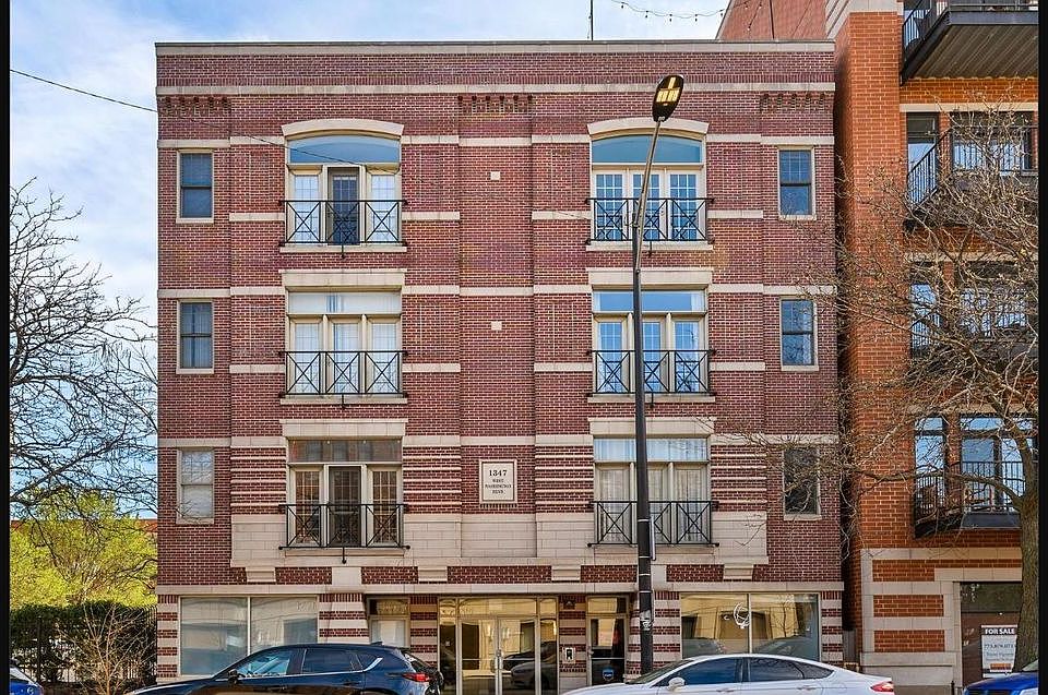 1st image of 1347 W Washington Blvd APT 3B