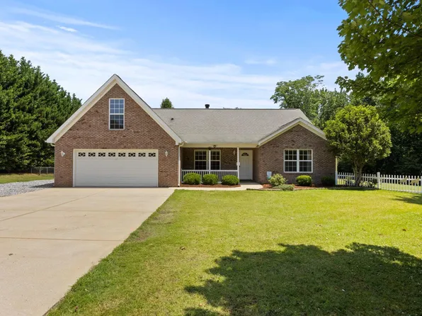 111 Dillard Rd, Duncan, SC 29334