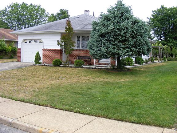 2nd image of 159 Charlotteville Dr S