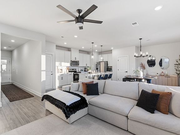 3rd image of 4432 Skyridge Dr