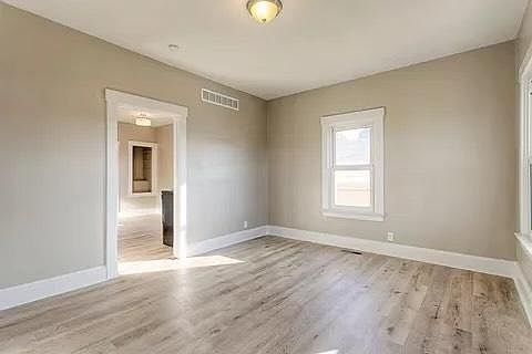 5th image of 2064 Ross Ave