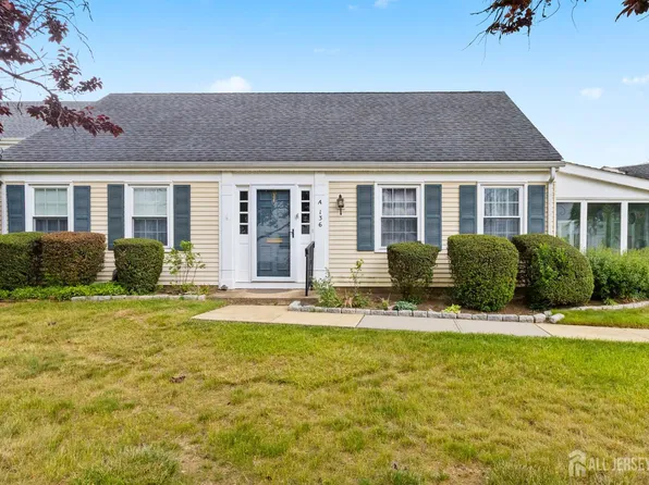 136 Plymouth Ln, Monroe Township, NJ 08831