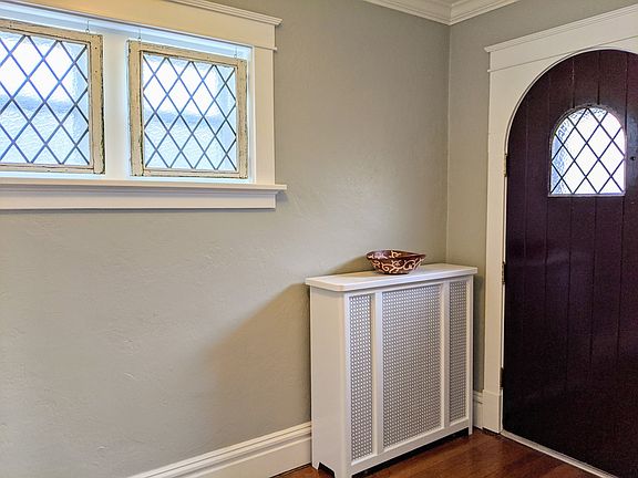 3rd image of 1009 Blendon Pl
