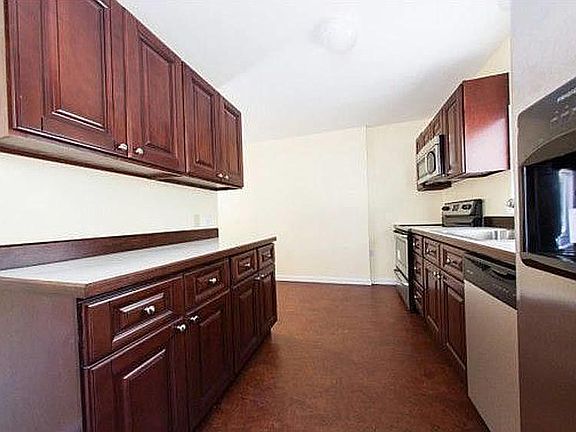 4th image of 25 Lincoln Ave