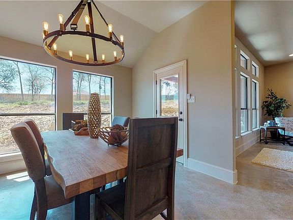 4th image of 1003 Vista Dr