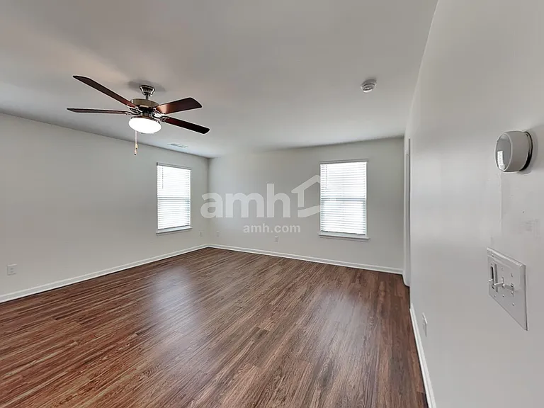 553 Larragan Dr — Photo 10