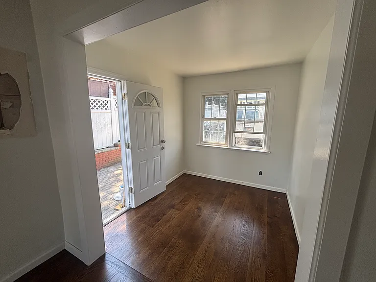27 Old Jerome Ave #1 — Photo 4