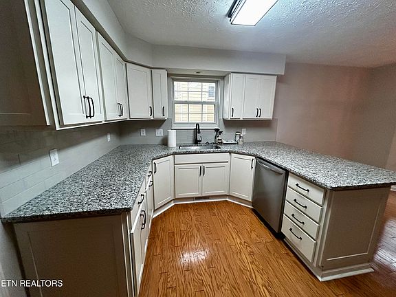 2nd image of 1716 Scenic Valley Ln