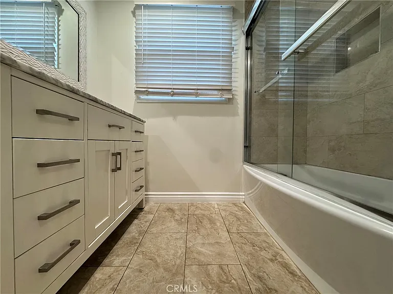 7701 Wilkinson Ave — Photo 11