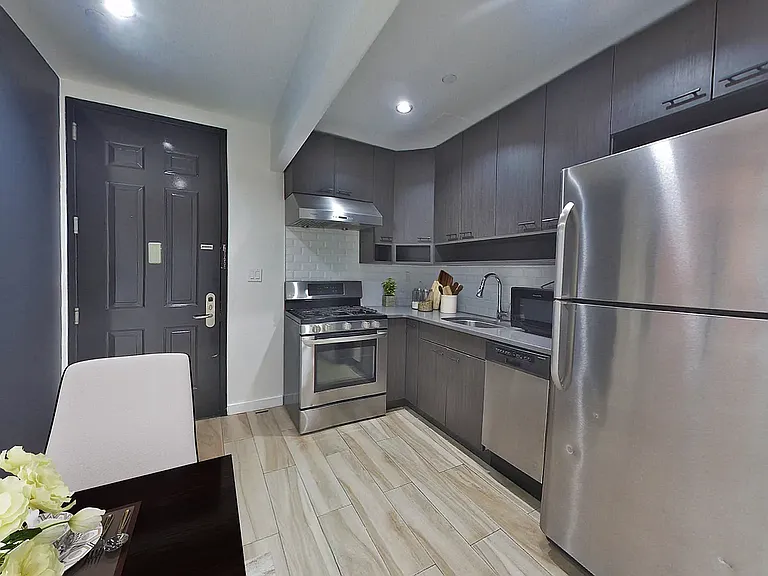 324 Grand St #5A — Photo 3