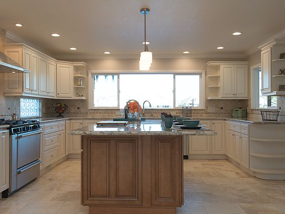 3rd image of 2379 Newport Dr
