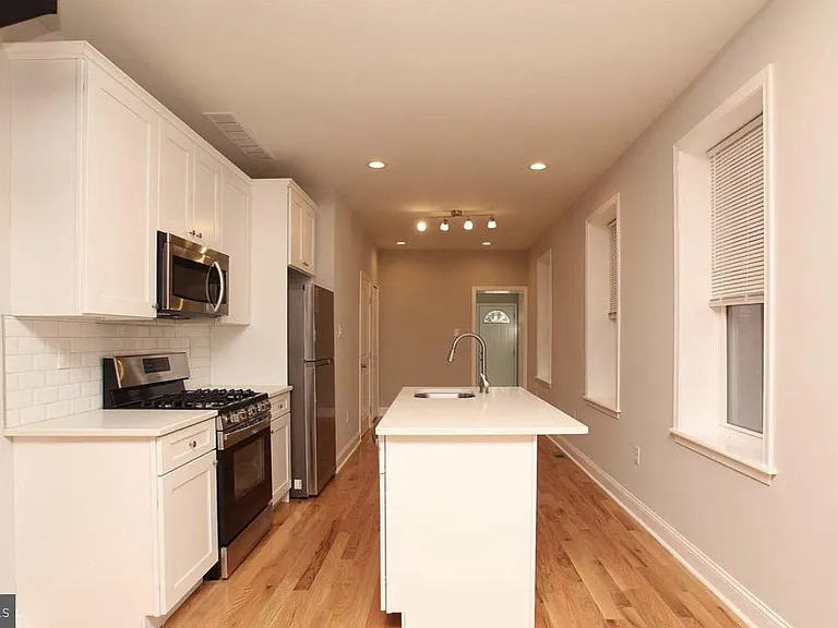 758 N 43rd St — Photo 5