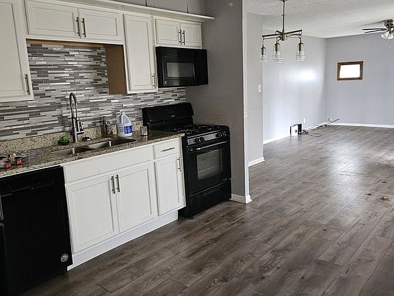 3rd image of 2236 220th St