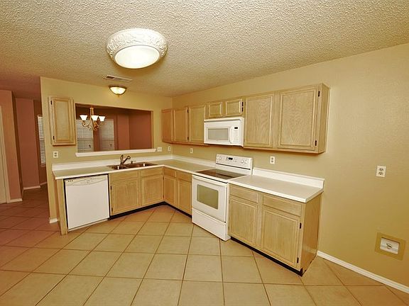 2nd image of 1719 Creekbend Dr