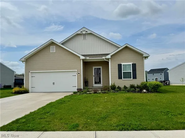 438 River Run Dr, Elyria, OH 44035