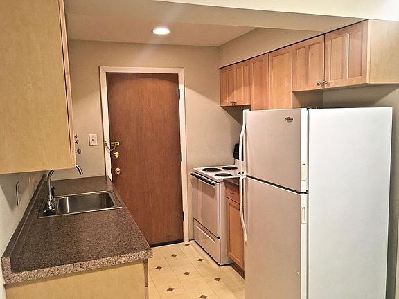 3rd image of 721 Lepere Ave APT A