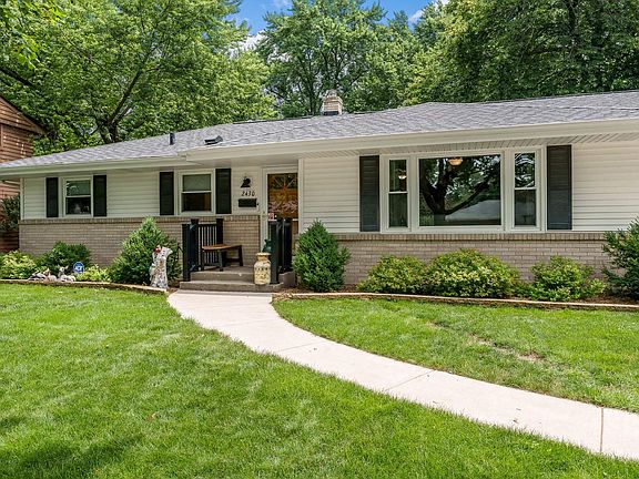 3rd image of 2430 Evanston Dr