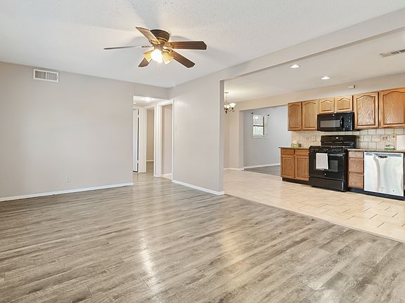 5th image of 410 W Aviation Blvd