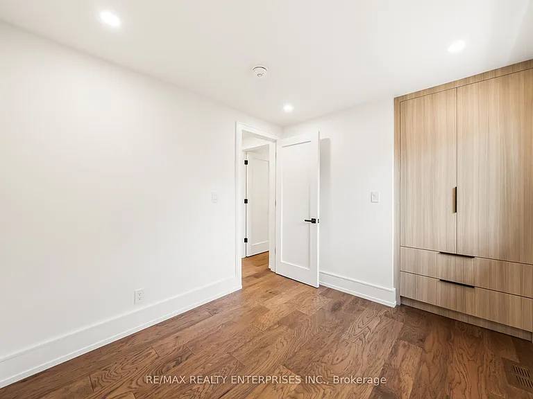 1495 Thetford Ct — Photo 22