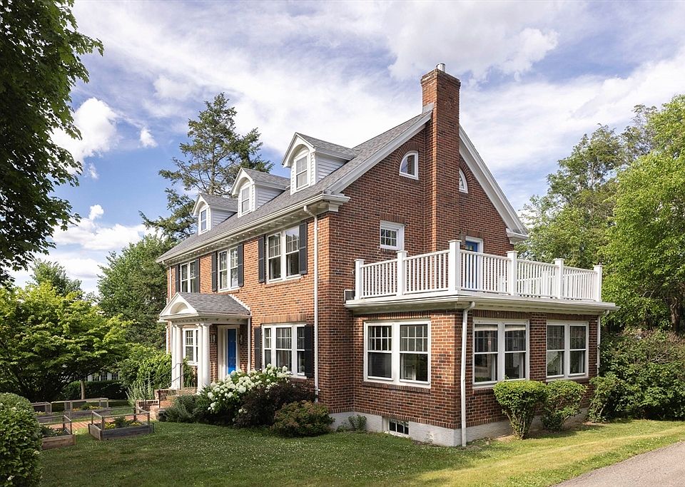 1st image of 156 Common St