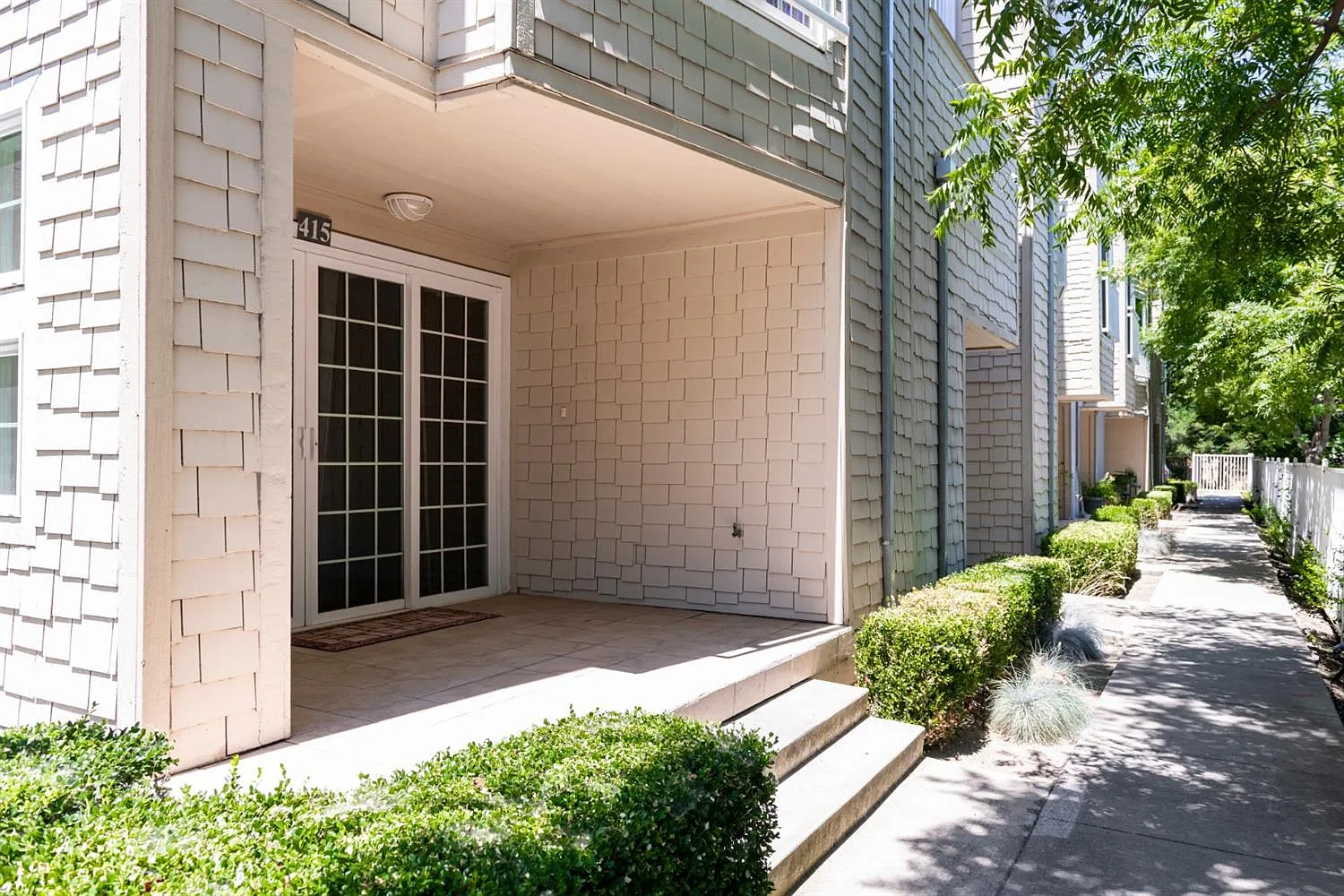 415 Harriet Ln photo 1