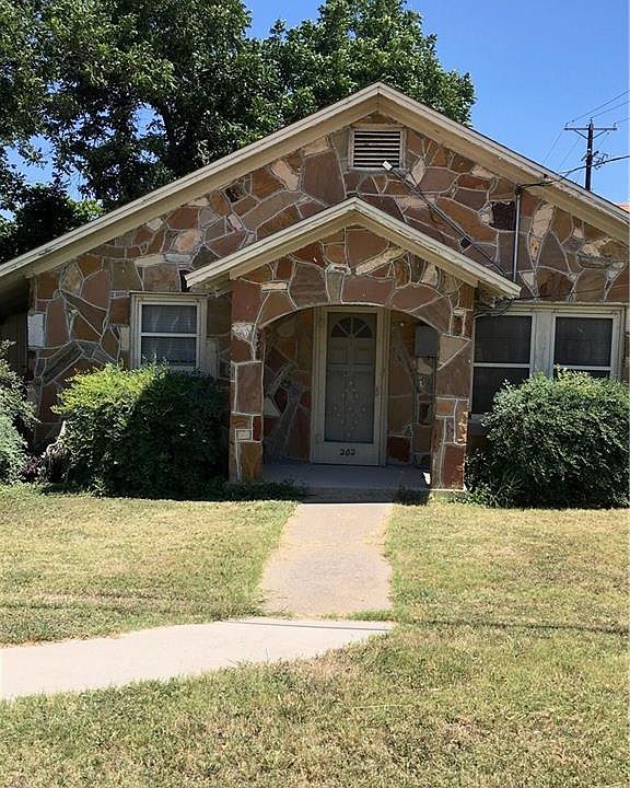1st image of 202 W Avenue A