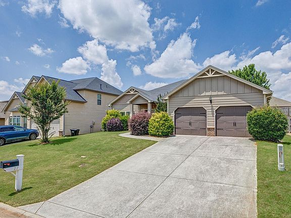 2nd image of 27 Dandie Dr